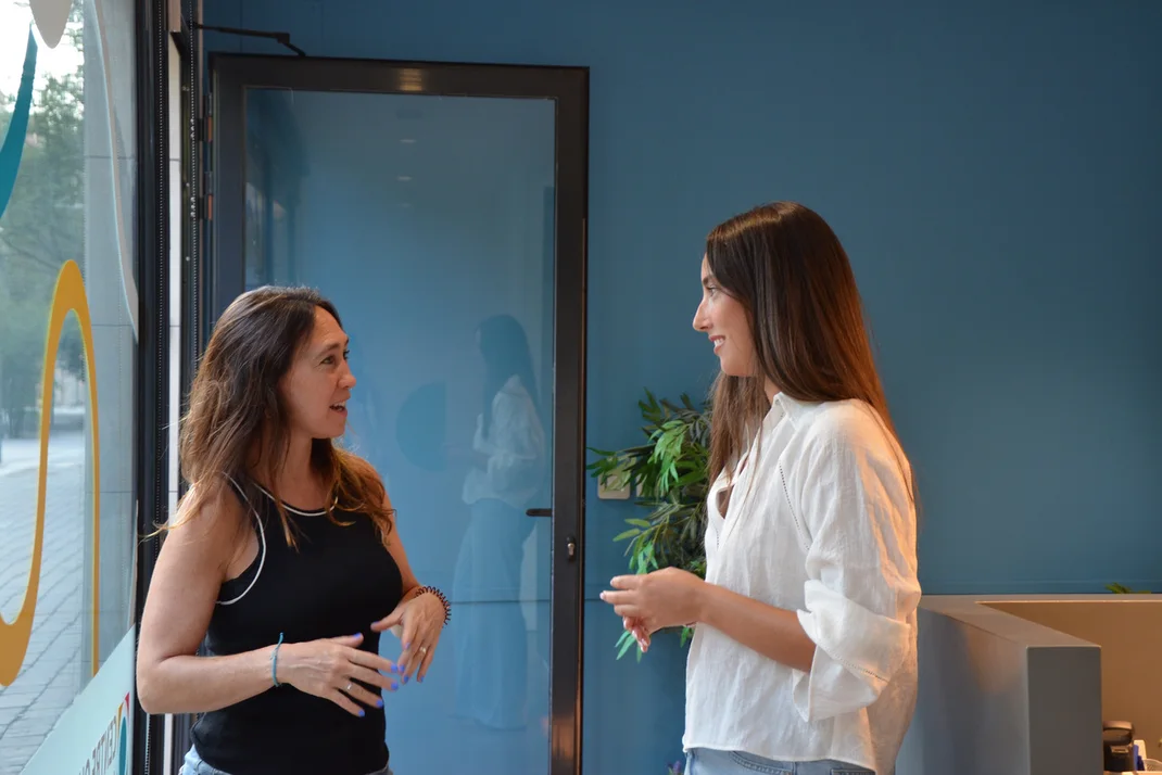 Dues professionals del Centre Quian conversant