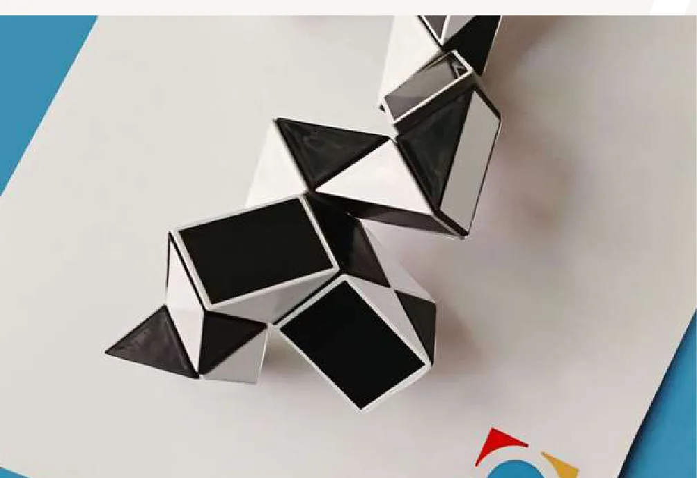 Material manipulatiu d’aprenentatge sobre una taula